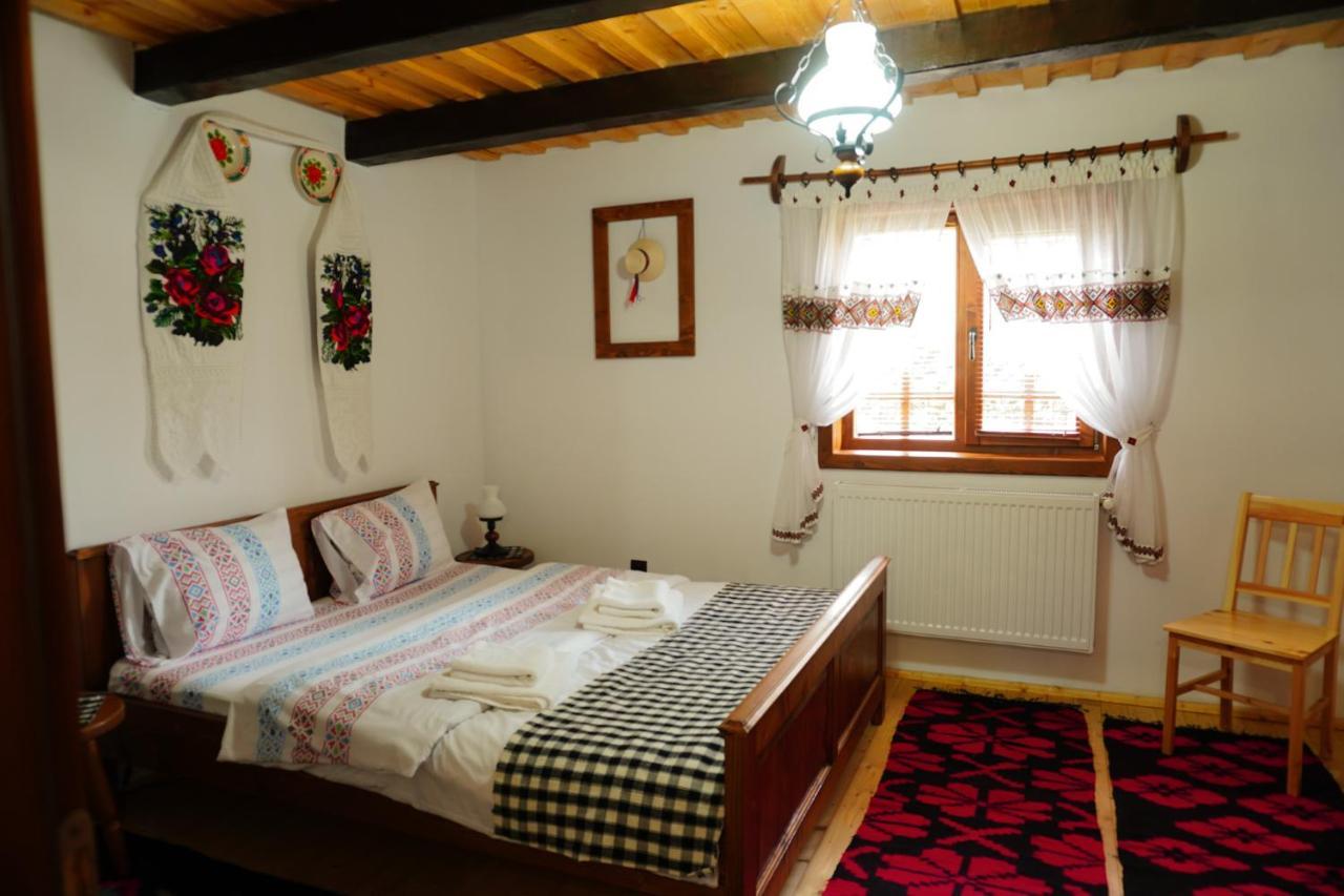 Casa Din Susani Calinesti  Luaran gambar