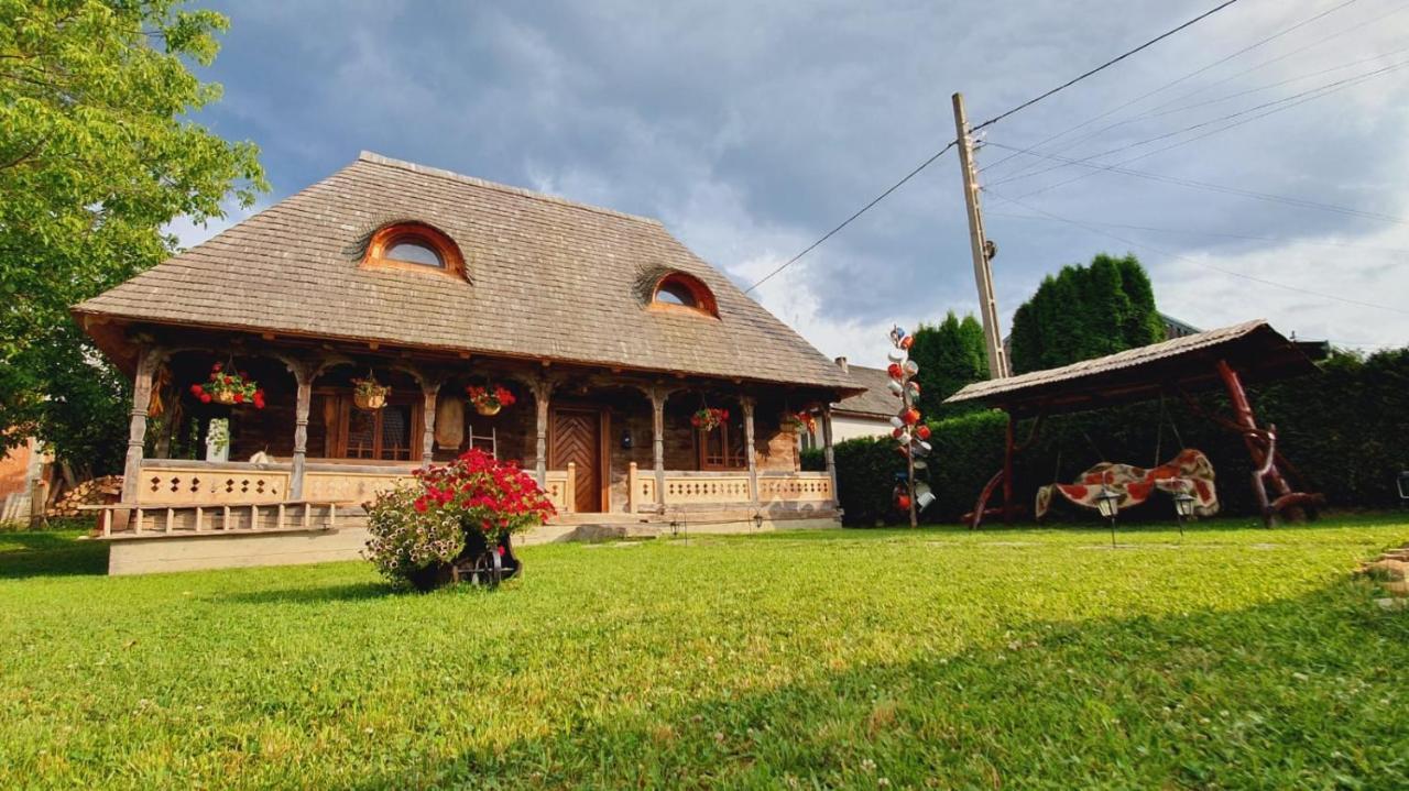 Casa Din Susani Calinesti  Luaran gambar