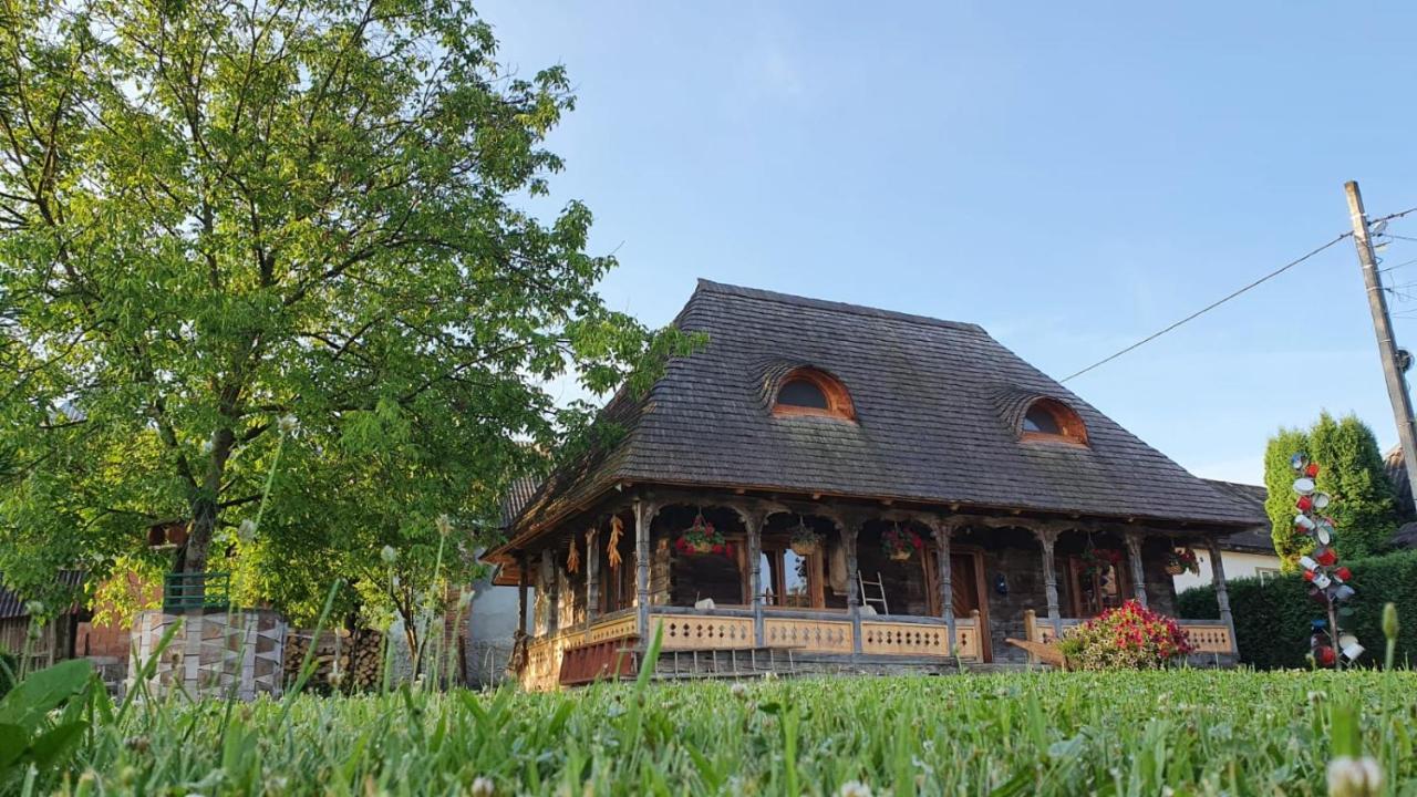 Casa Din Susani Calinesti  Luaran gambar