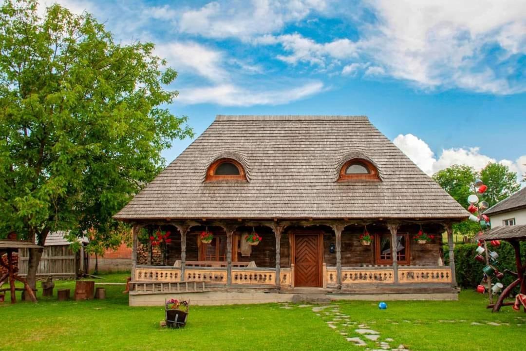 Casa Din Susani Calinesti  Luaran gambar